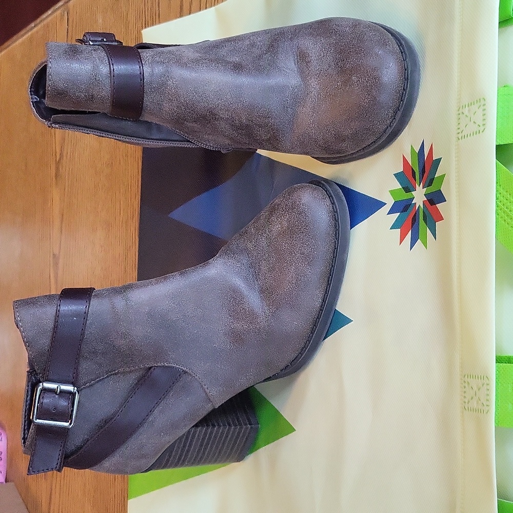 Soda Kylie brown ankle boots Size 8